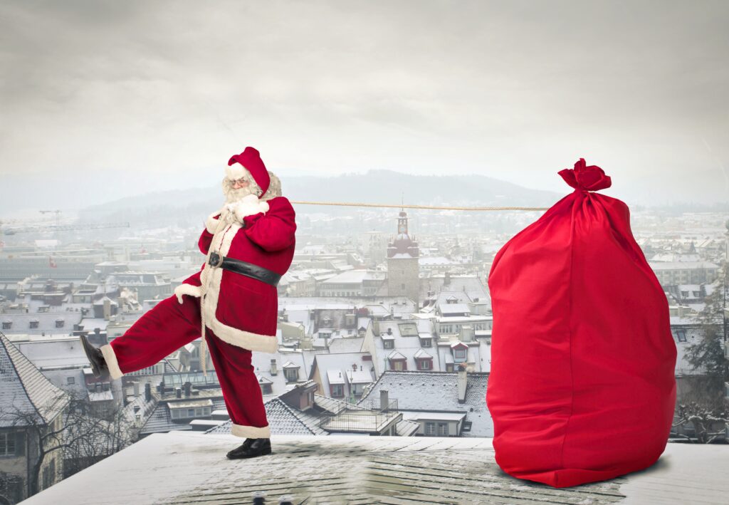 santa-claus-with-big-pack-rooftop